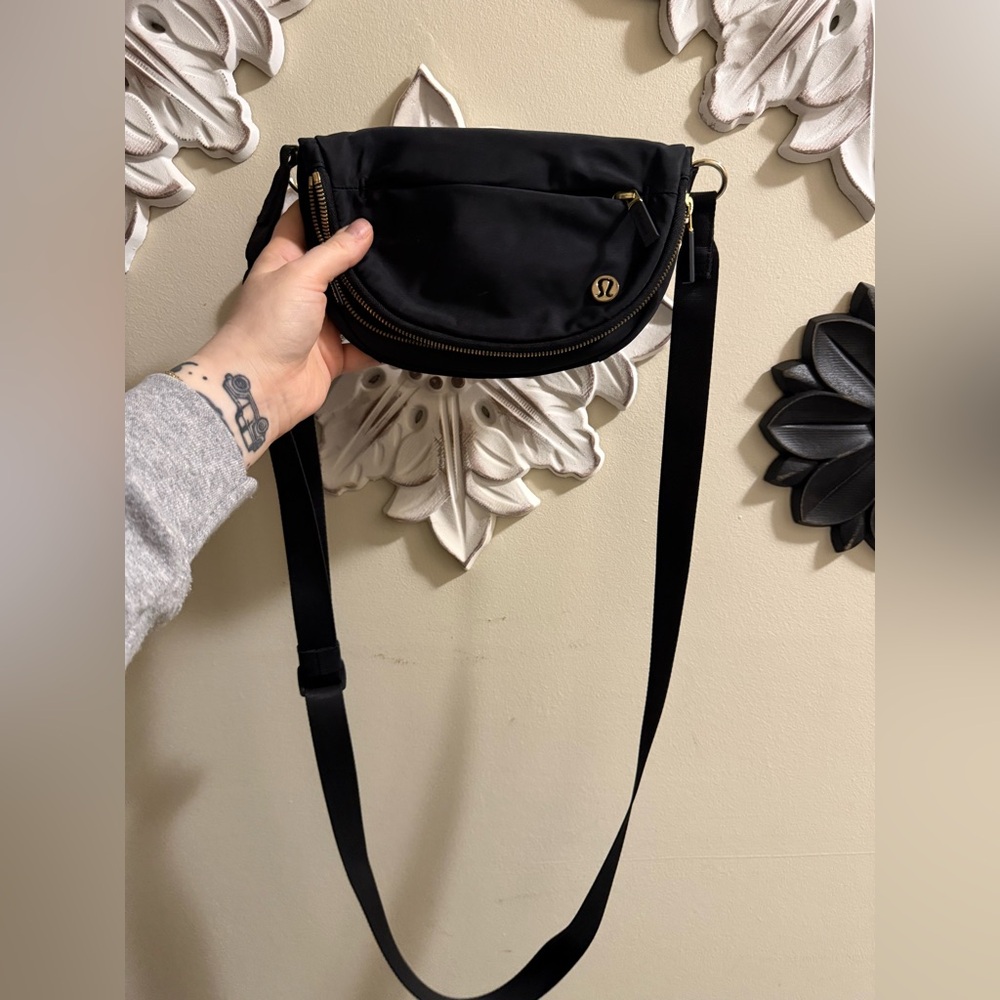 Lululemon crossbody